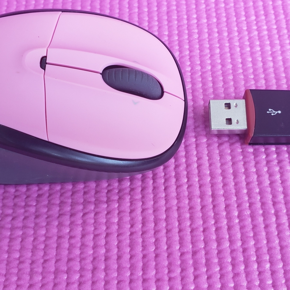 Logitech V220 3-Button Wireless Mouse - Picture 9 of 11